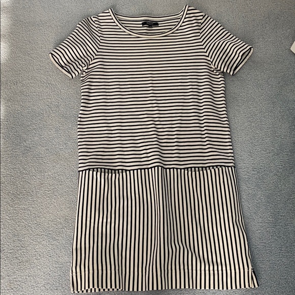 Madewell Dresses & Skirts - Madewell xs crepe and navy shirt dress